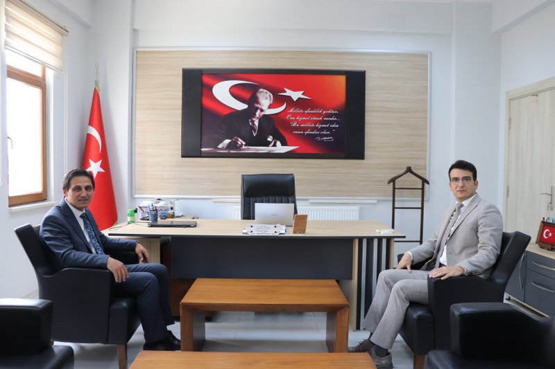 31 Mart 2024 Mahalli İdareler Seçimlerinde Belediye Başkanı seçilen Murat Daban, Kaymakamımız Halil İbrahim Okumuş’u makamında ziyaret Etti